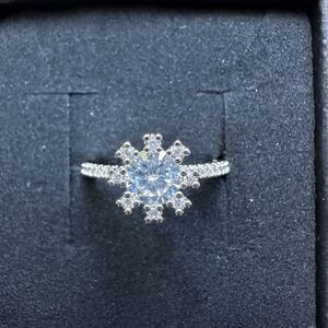 NIB Pretty Bird Flower Halo Ring Round Crystal CZ 18K White Gold Plated Sz 5.75